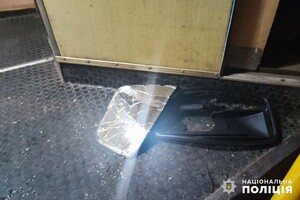 В трамвае пьяный хулиган напал на женщину-водителя и избил ее