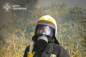 В Одессе вспыхнул масштабный пожар на полях орошения: возгорание гасили в течение нескольких часов