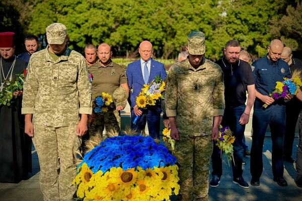 Забег в вышиванках и почтение памяти Героев: как Одесса отмечает День Независимости