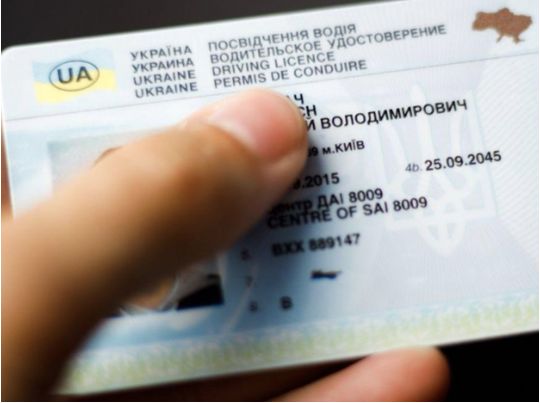 Заробляють по 20 тисяч грн за 20 хвилин: стала відомою схема купівлі водійських прав у сервісних центрах