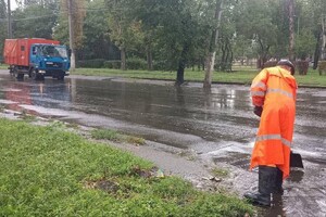 В Одессе из-за непогоды полностью затопило некоторые улицы, не курсируют несколько трамваев (обновлено)