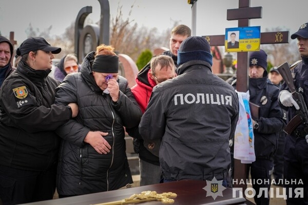 В Одессе простились с полицейским, который получил тяжелые ранения во время обстрела города 18 ноября