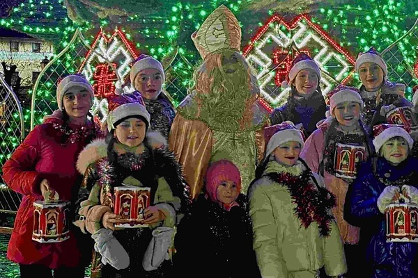 В Одессе открыли главную елку города: фотоотчет