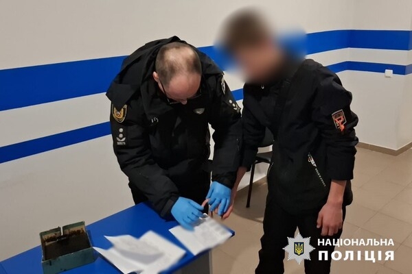 Молодые люди из Одесской области "помогали" мужчине бежать за границу: один из переправщиков несовершеннолетний