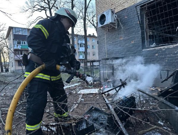 Били по складах та багатоповерхівках: окупанти знов атакували мирні міста України