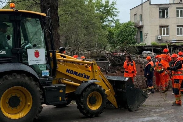 Горела стоянка, уничтожены автомобили: последствия дроновой атаки по Одессе (обновлено)