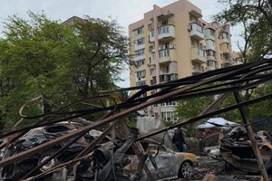 Горела стоянка, уничтожены автомобили: последствия дроновой атаки по Одессе (обновлено)