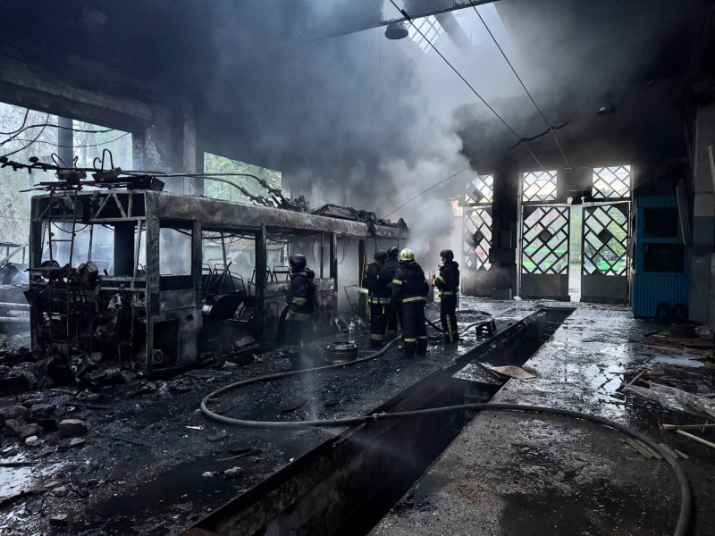 Тролейбусне депо у Харкові зруйновано внаслідок масованого удару дронів ворога (фото)