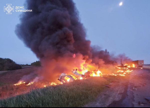 У Сумській області зіткнулися дві фури: виникла масштабна пожежа, водії загинули